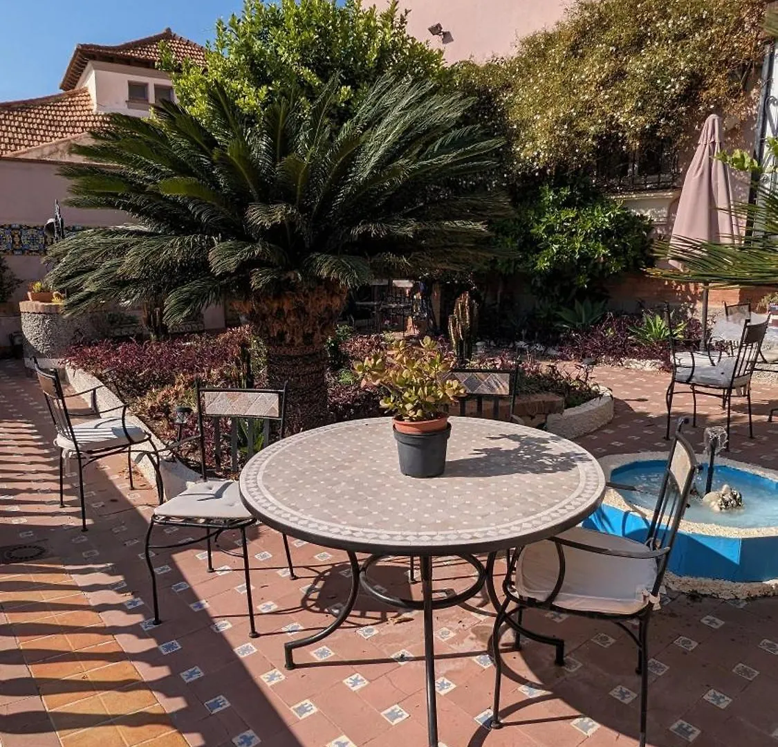 Casa Monte Victoria Malaga Hotel